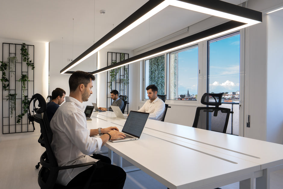 Open coworking area with people working at desks in Downtown Porto